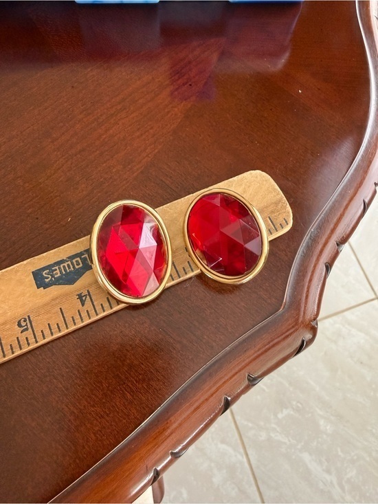 Jewelry - Vintage Clip On Earrings
